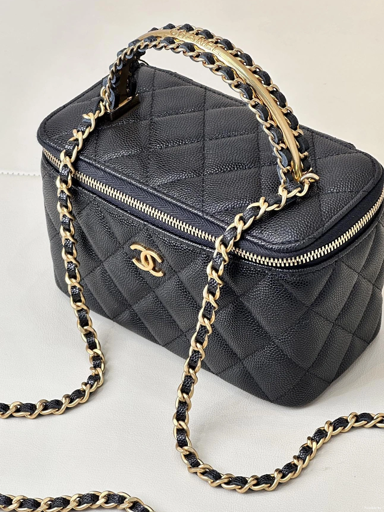 Firstbag Ru CHAIN-16x9.5x8cm WITH SMALL VANITY CHANEL CHANELASSIC 0817